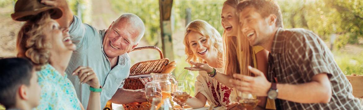 Un repas convivial en famille autour des frites pour passer un bon moment