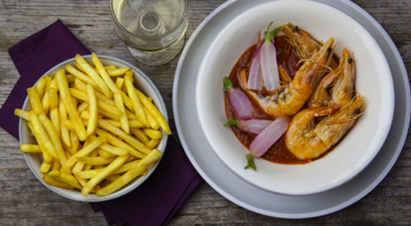 Scampi met gestoofde radijzen in tomatensaus